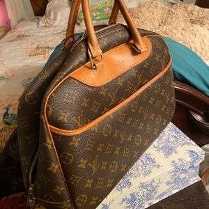Louis Vuitton deauville- w/pro authenticators pic